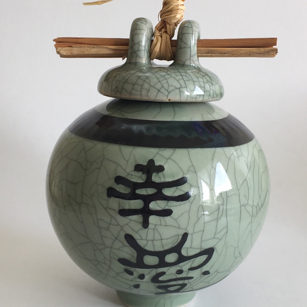 Good used condition wishing pot